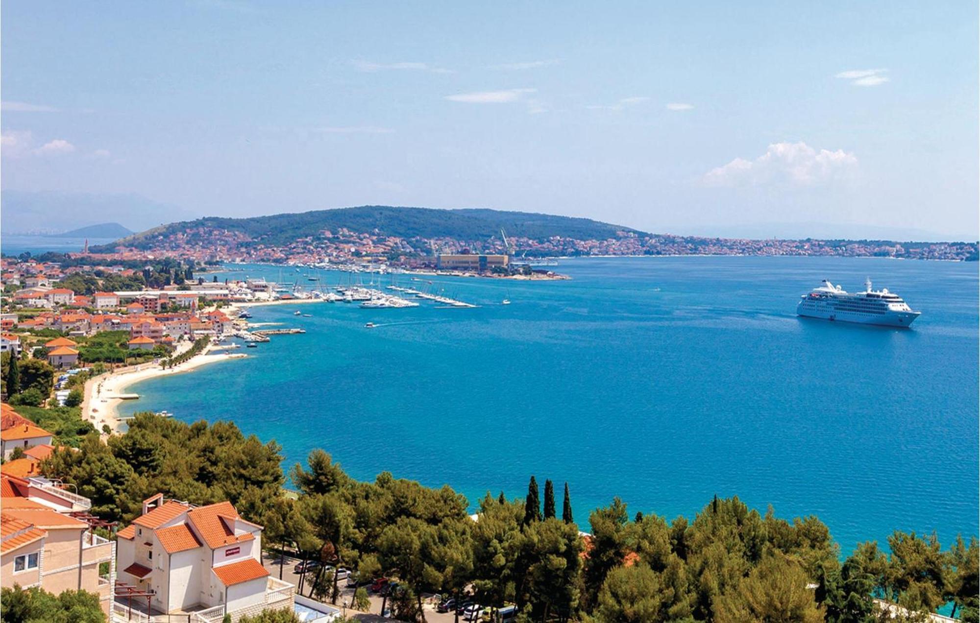 Gorgeous Apartment In Trogir With House Sea View Exterior photo